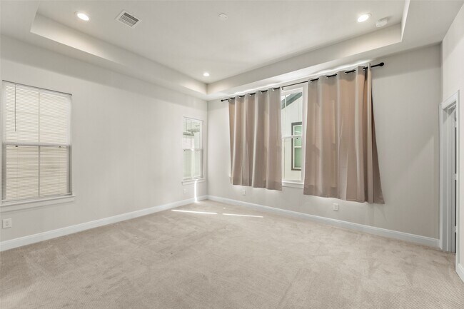 Building Photo - 2718 Grand Fountains Dr