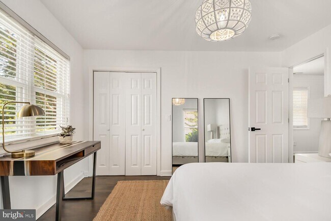 Building Photo - 6670 Cedar Cove Rd