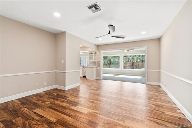 Building Photo - 7 Riverview Dr