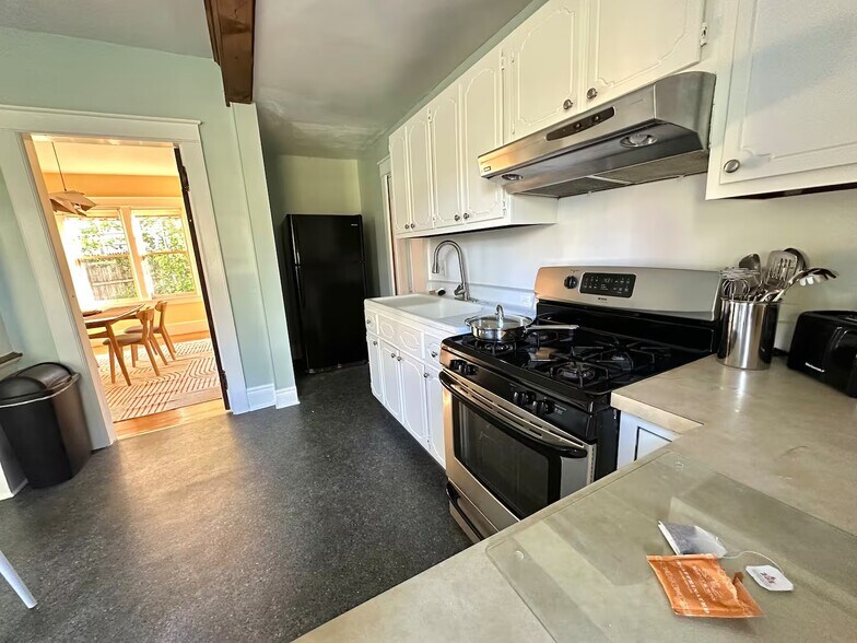 Building Photo - 608 Ackerman Ave