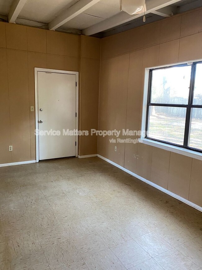 Building Photo - 707 Boxwood Dr
