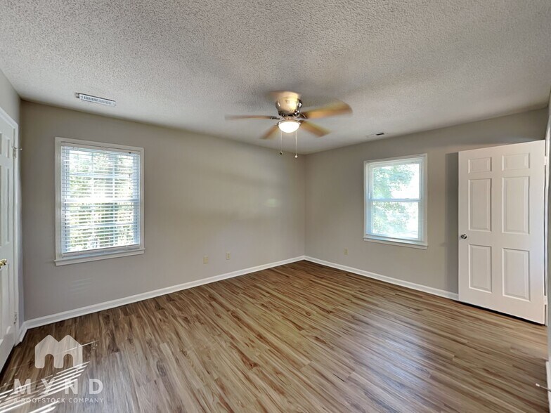 Building Photo - 4812 Kaplan Dr