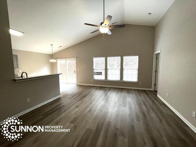 Building Photo - Newly Remodeled 3 Bed/2 Bath near Harrisburg!