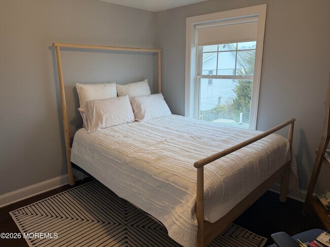 Building Photo - 510 Lareine Ave