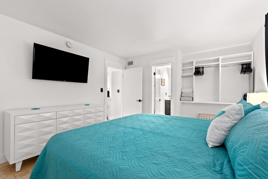 Building Photo - 4000 Gulf Terrace Dr