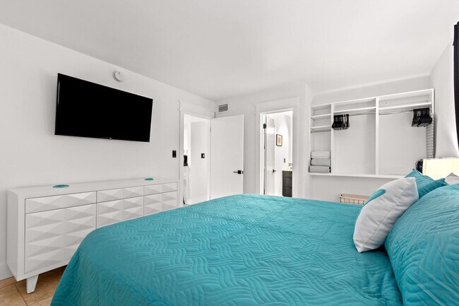 Building Photo - 4000 Gulf Terrace Dr