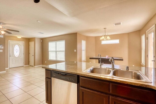 Building Photo - Cozy and Beautiful Home-3217 Willie Cager El Paso, Texas 79938 Lease today!