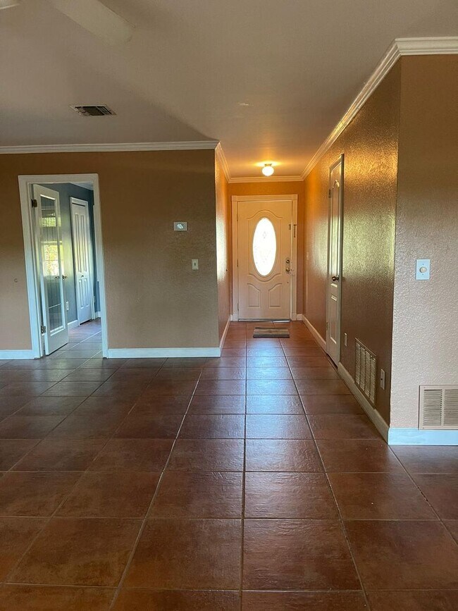 Building Photo - Charming 3 Bed / 2 Bath Home in Winter Spr...