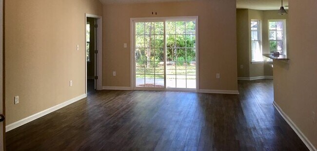 Building Photo - 3 Bedroom 2 Bathroom House In Carolina Shores