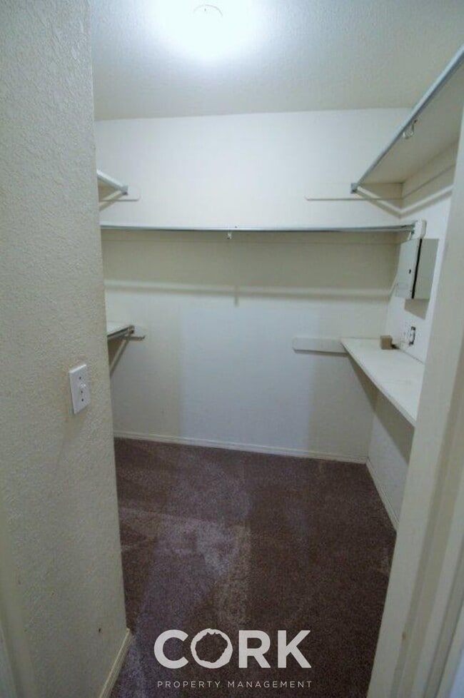 Building Photo - 927 Castle Rd