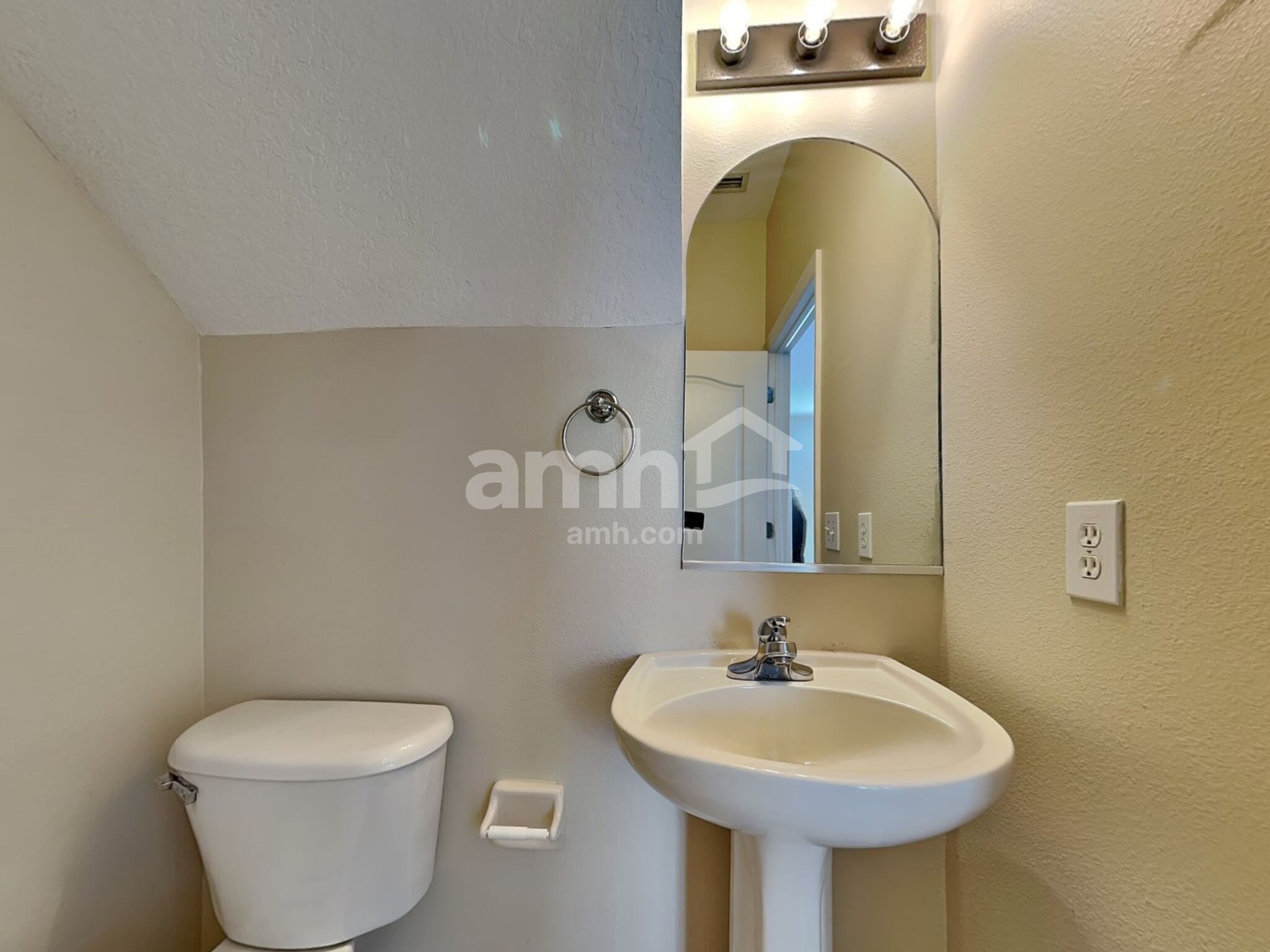 Building Photo - 15534 Lake Bella Vista Dr