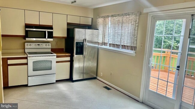 Building Photo - 14229 Angelton Terrace