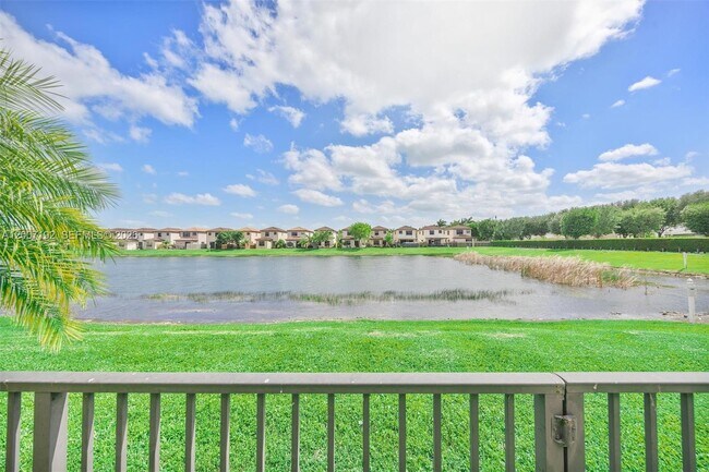 Building Photo - 3728 NE 3rd Ct