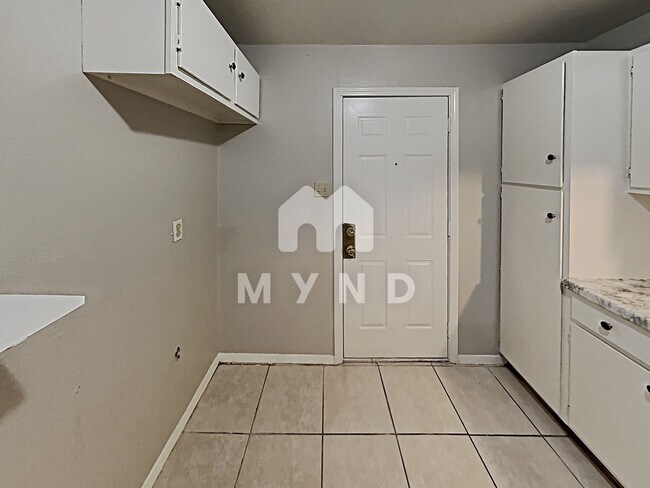 Building Photo - 3818 Heatherbrook Dr
