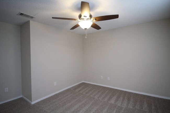 Building Photo - Updated 3BR/1BA Home – Fresh Paint, New Floors & Fenced Yard – HUD/Section 8 Accepted