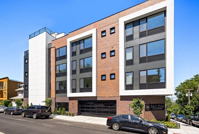 Building Photo - 4525 Bergenwood Ave