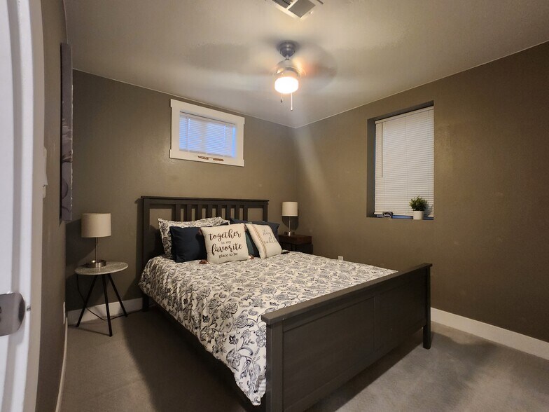 Building Photo - 1741 E 105th Pl