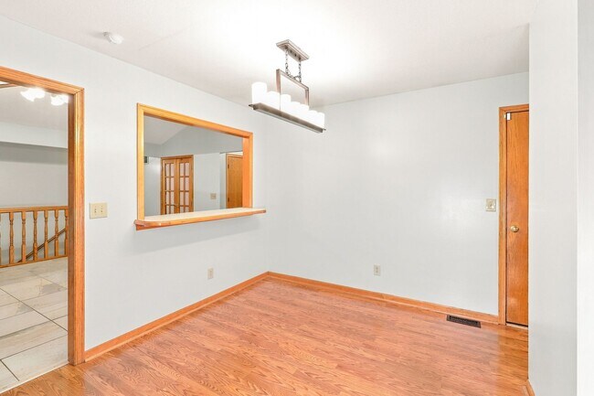 Building Photo - 3611 SW Red Hawk Ct
