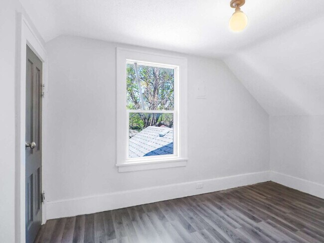 Building Photo - 2 Story Home in Minneapolis W/ Fenced-In Yard