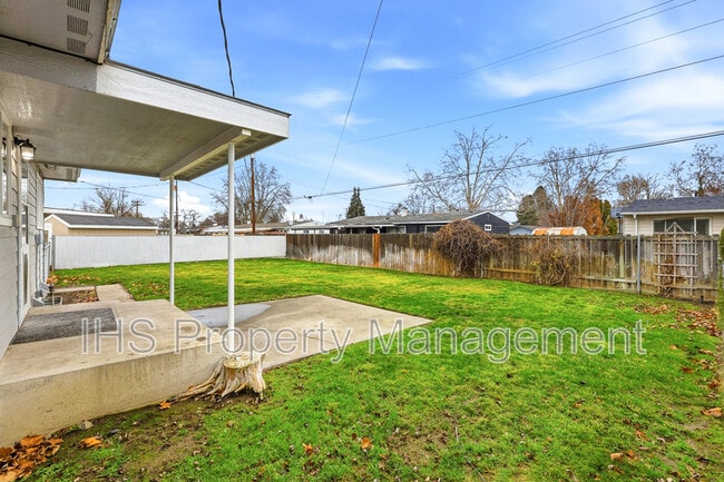 Building Photo - 1402 Potter Ave