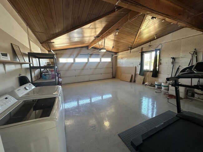 Building Photo - 5746 Halsey Ave