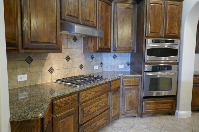 Building Photo - 2537 Windsor Castle Way