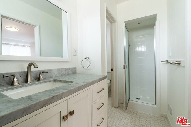 Building Photo - 443 Lomita St