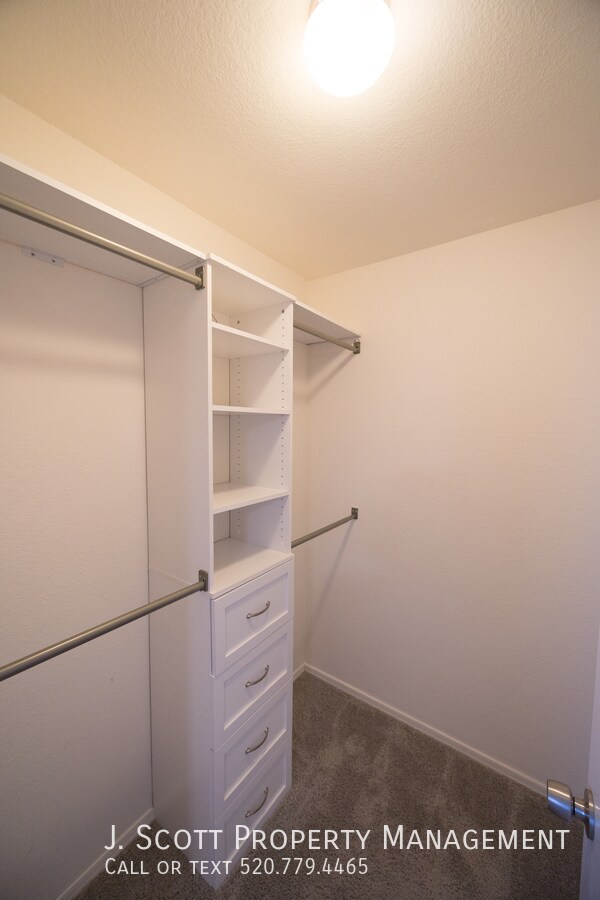 Building Photo - 12209 W Washington St