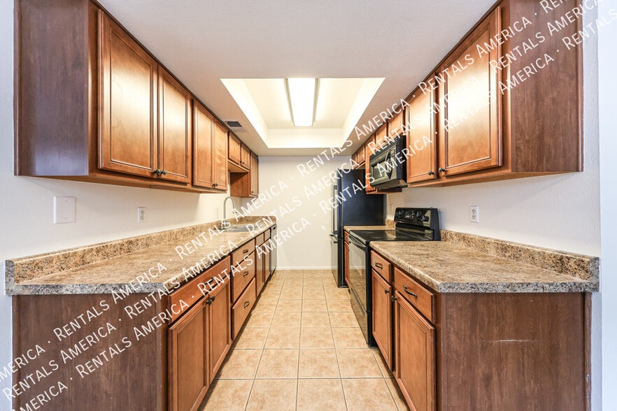 Building Photo - 8548 E Belleview St