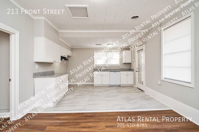 Building Photo - 213 Front St