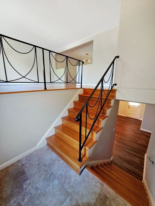 Building Photo - Coming Soon! Attractive Mid Century Modern...