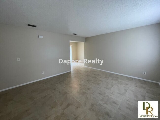 Building Photo - 3 Bed, 2 Bath, NEW Tile Floors, Fenced Yard-Close to Maitland Center