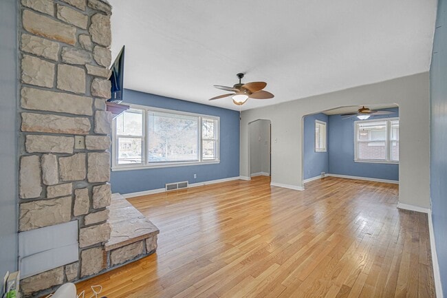 Building Photo - Charming Custom Home in Miller Beach!