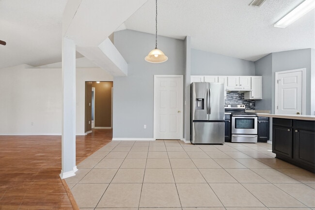 Building Photo - 210 Limestone Cir