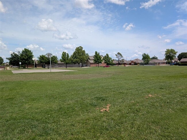 Building Photo - 2817 Brompton Dr