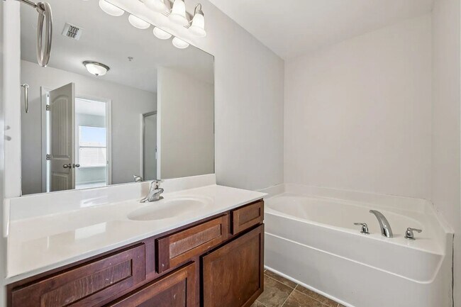 Building Photo - 1067 Muna Ct