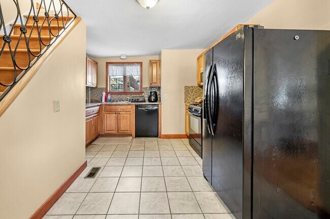 Building Photo - 50 Temple St