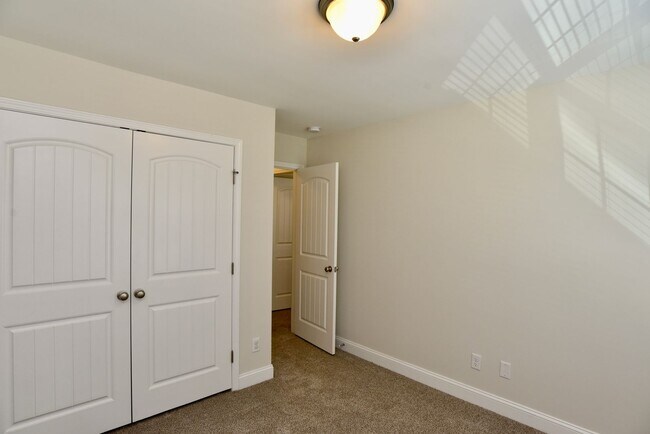 Building Photo - 3 Bed/2.5 Bath Townhome in Richmond Hill