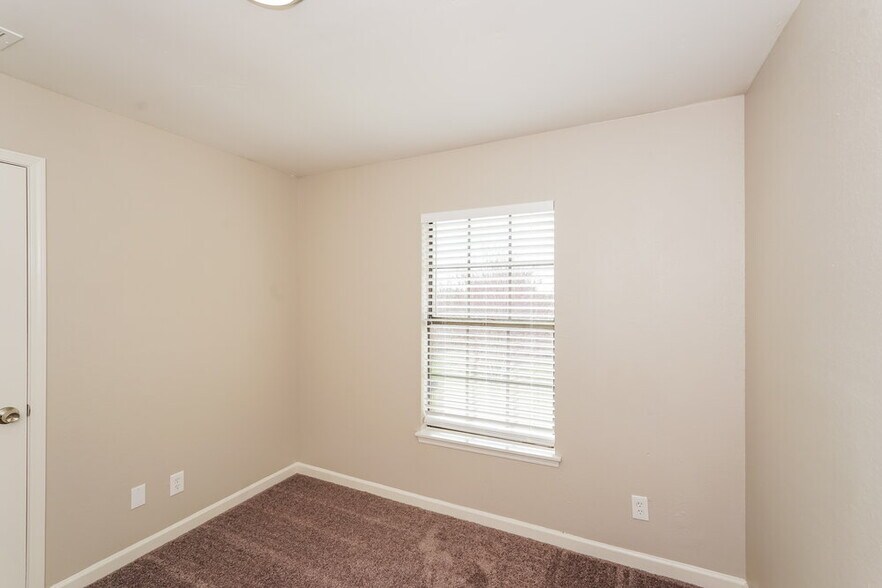Building Photo - 232 Sunset Dr