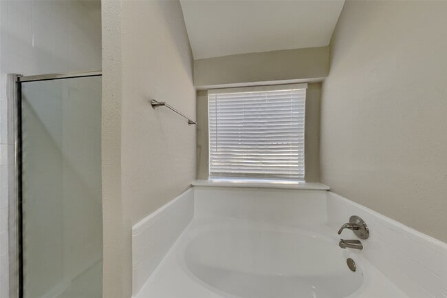 Building Photo - 10726 Perigrine Dr