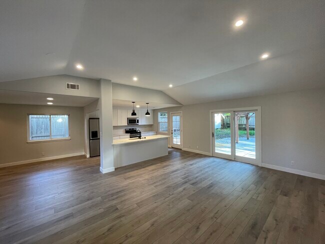 Building Photo - 7292 Dambacher Dr