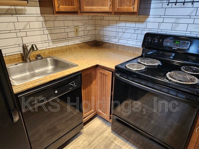 Building Photo - 1305 Bradley Dr