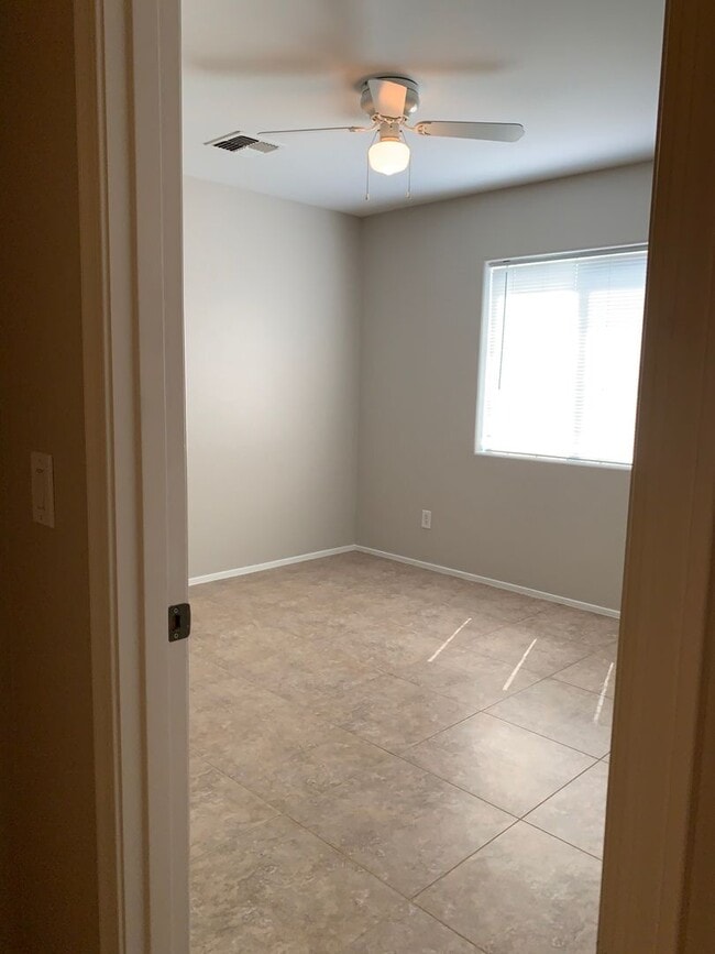 Building Photo - Two Bedroom / I17 Freeway Access