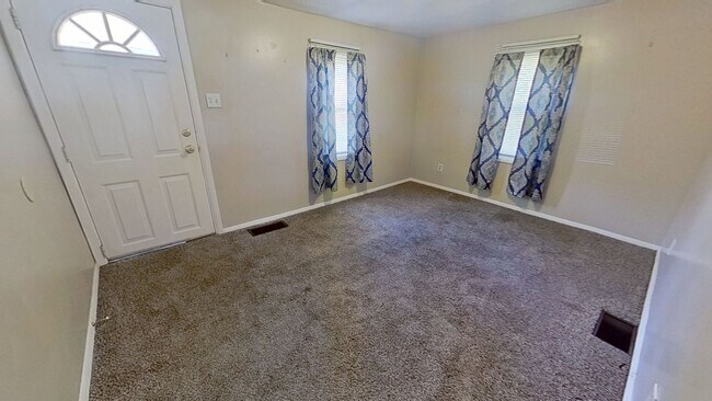 Building Photo - Charming Single Family Home