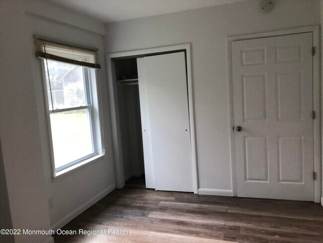 Building Photo - 154 Vansant Ave
