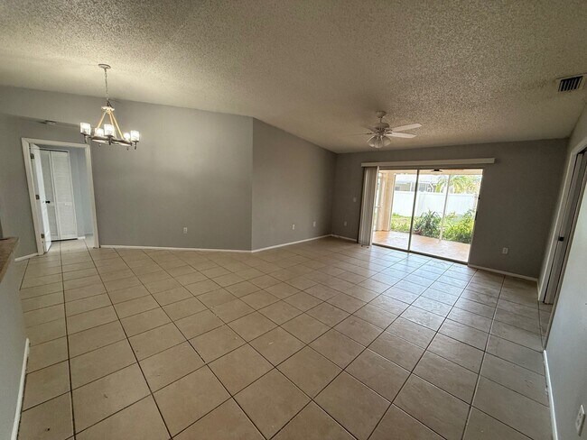 Building Photo - Centrally located 3/2 with 2 car garage. Pet friendly. Lawncare included.