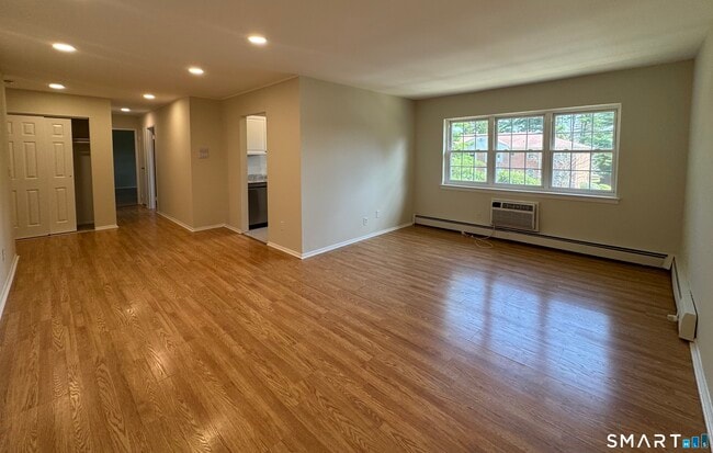 Building Photo - 1070 New Haven Ave