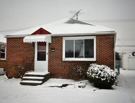 Building Photo - 110 Waverly Ave