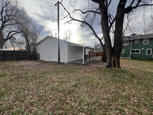 Building Photo - 334 W Willox Ln