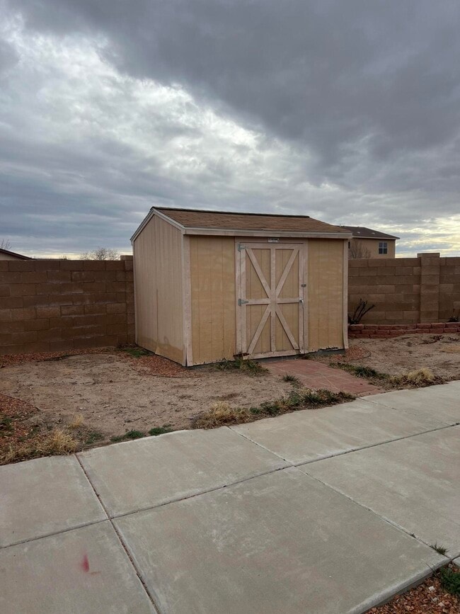 Building Photo - 1004 Desert Paintbrush Loop